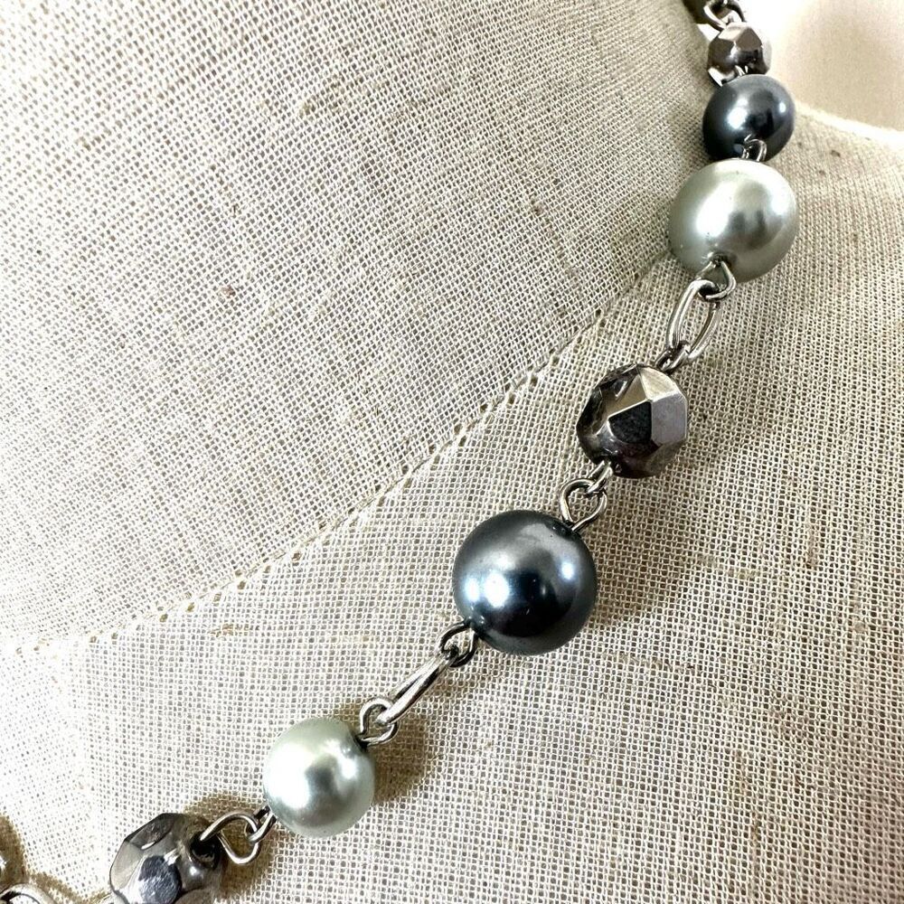 Grey faux pearl rhinestone ball pendant necklace - Picture 3 of 7